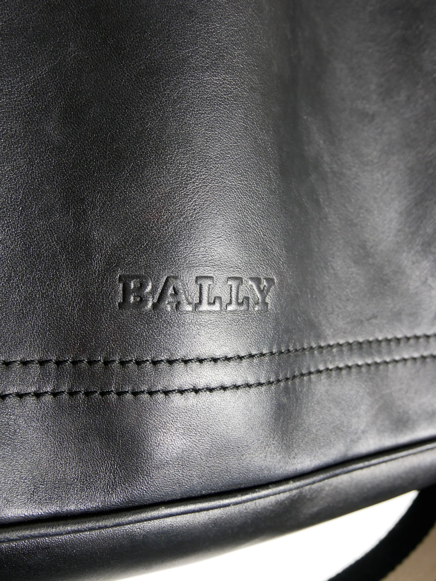 Skinnväska, Bally